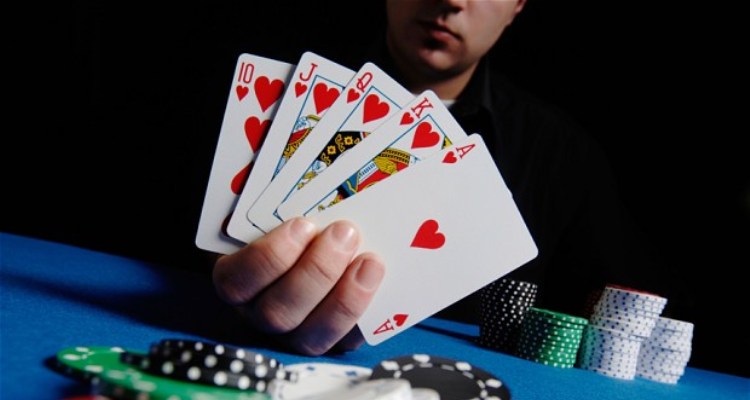 Pertimbangan Penting Saat Bermain Poker Online
